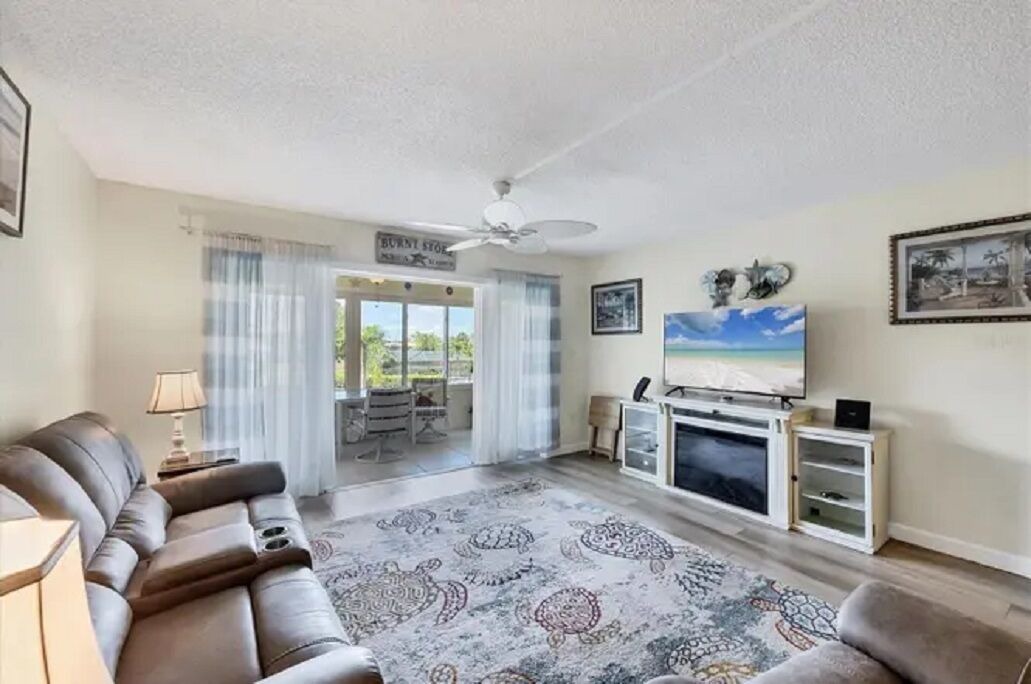 Photo of Livingroom in Burnt Store Marina