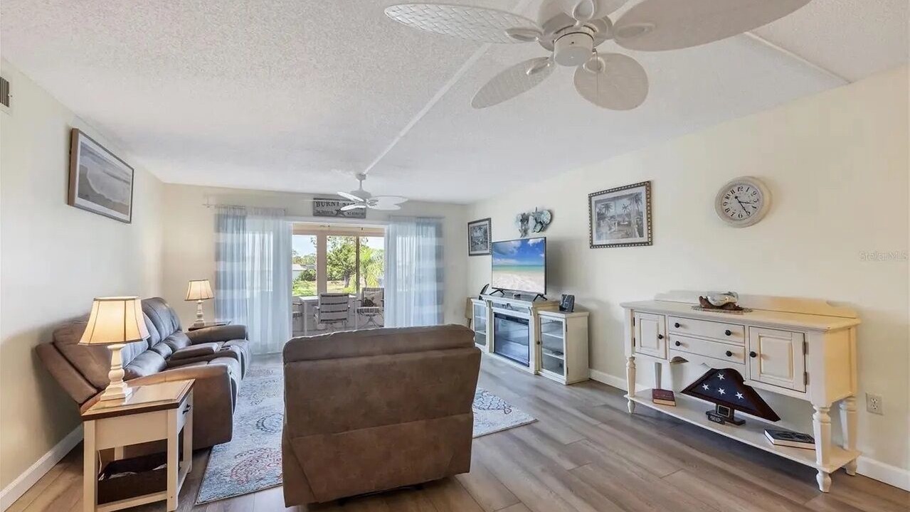 Photo of Livingroom in Burnt Store Marina