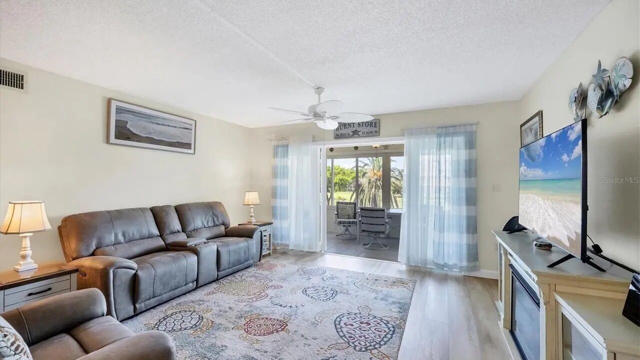 Photo of Livingroom in Burnt Store Marina