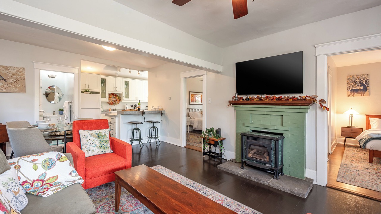 Photo of Livingroom in University Heights