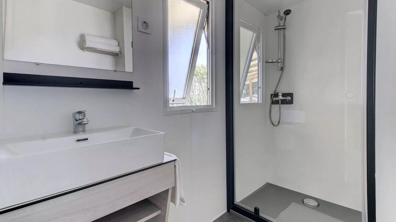 Photo of Bathroom in Sainte-Catherine-de-Fierbois