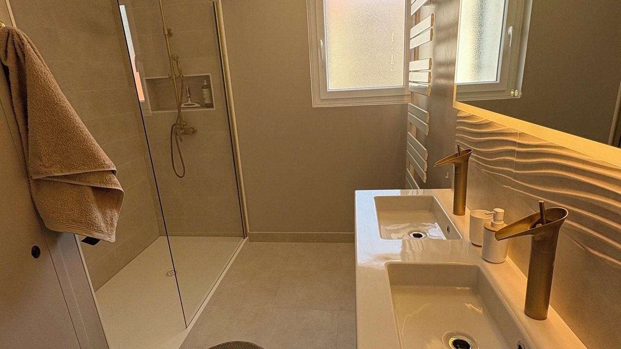 Photo of Bathroom in Parentis-en-Born