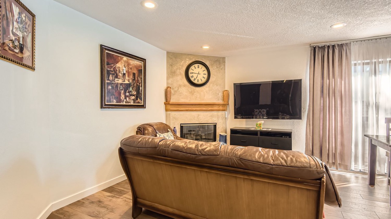Photo of Livingroom in Englewood
