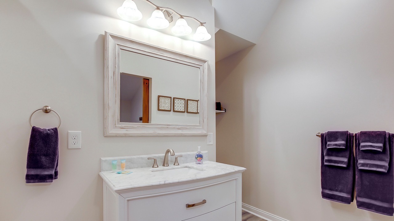 Photo of Bathroom in Shelby Park