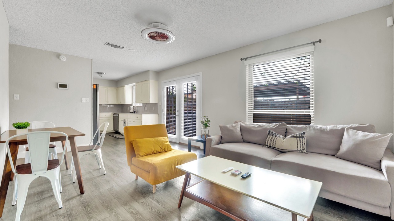 Photo of Livingroom in West Arlington