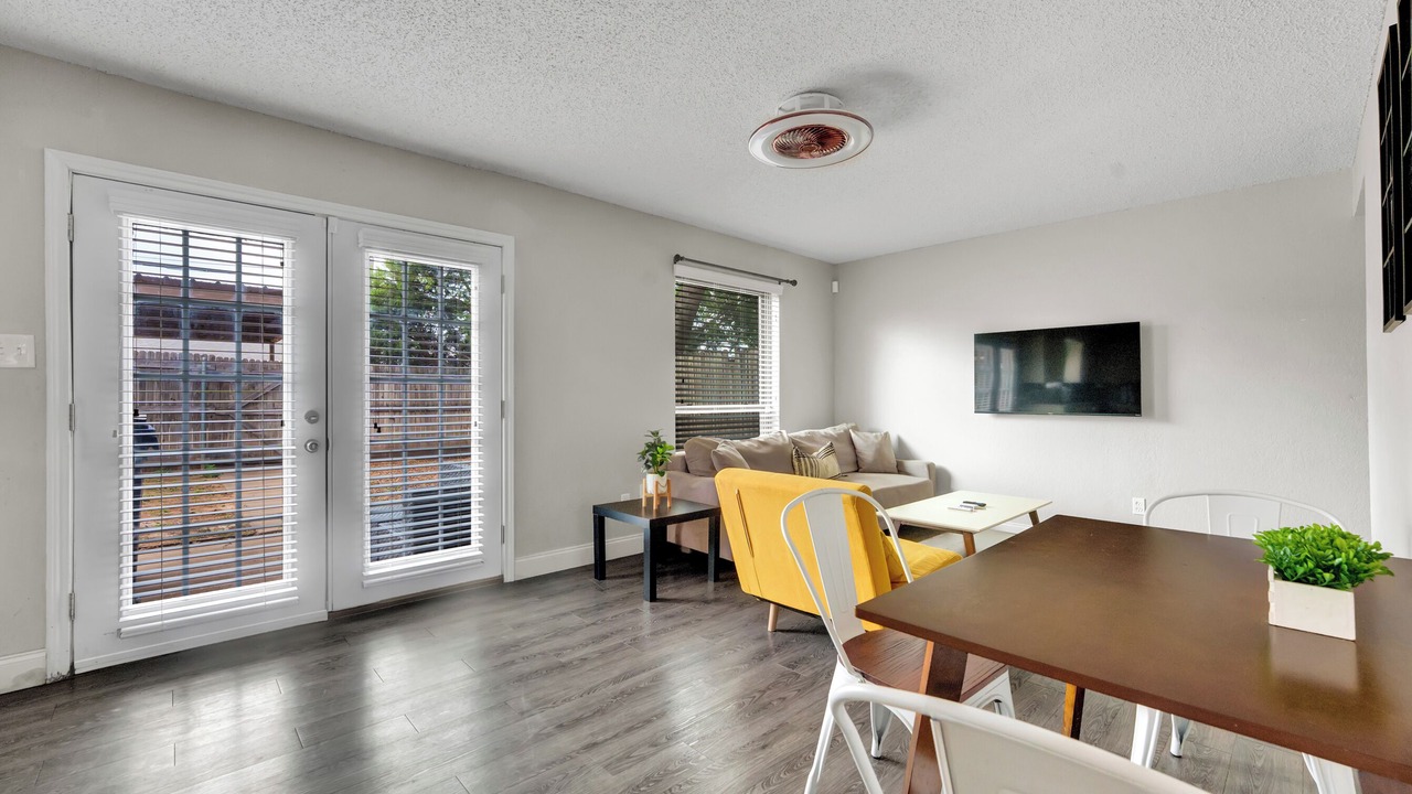 Photo of Livingroom in West Arlington