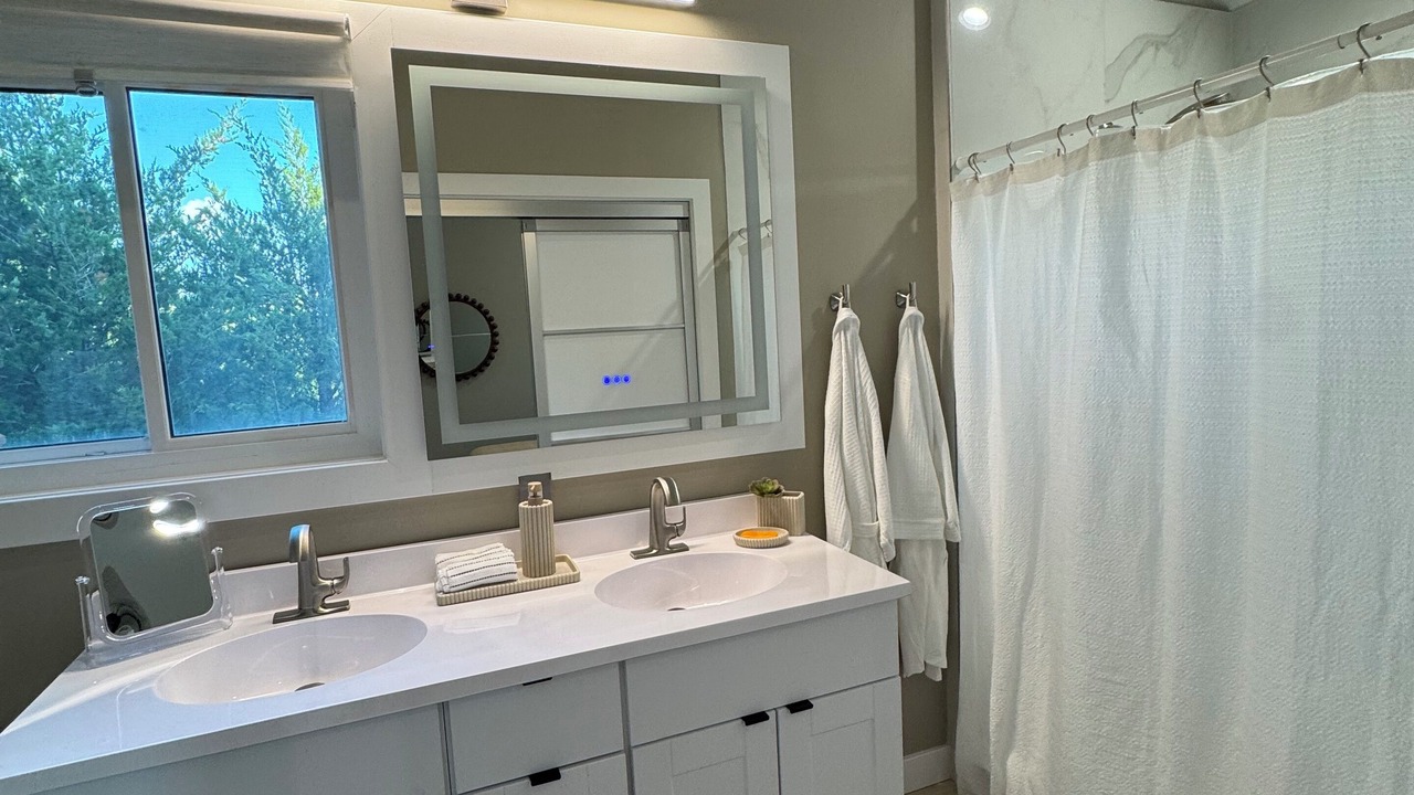Photo of Bathroom in Linn Valley