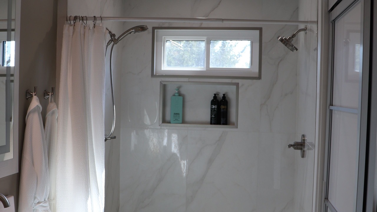 Photo of Bathroom in Linn Valley