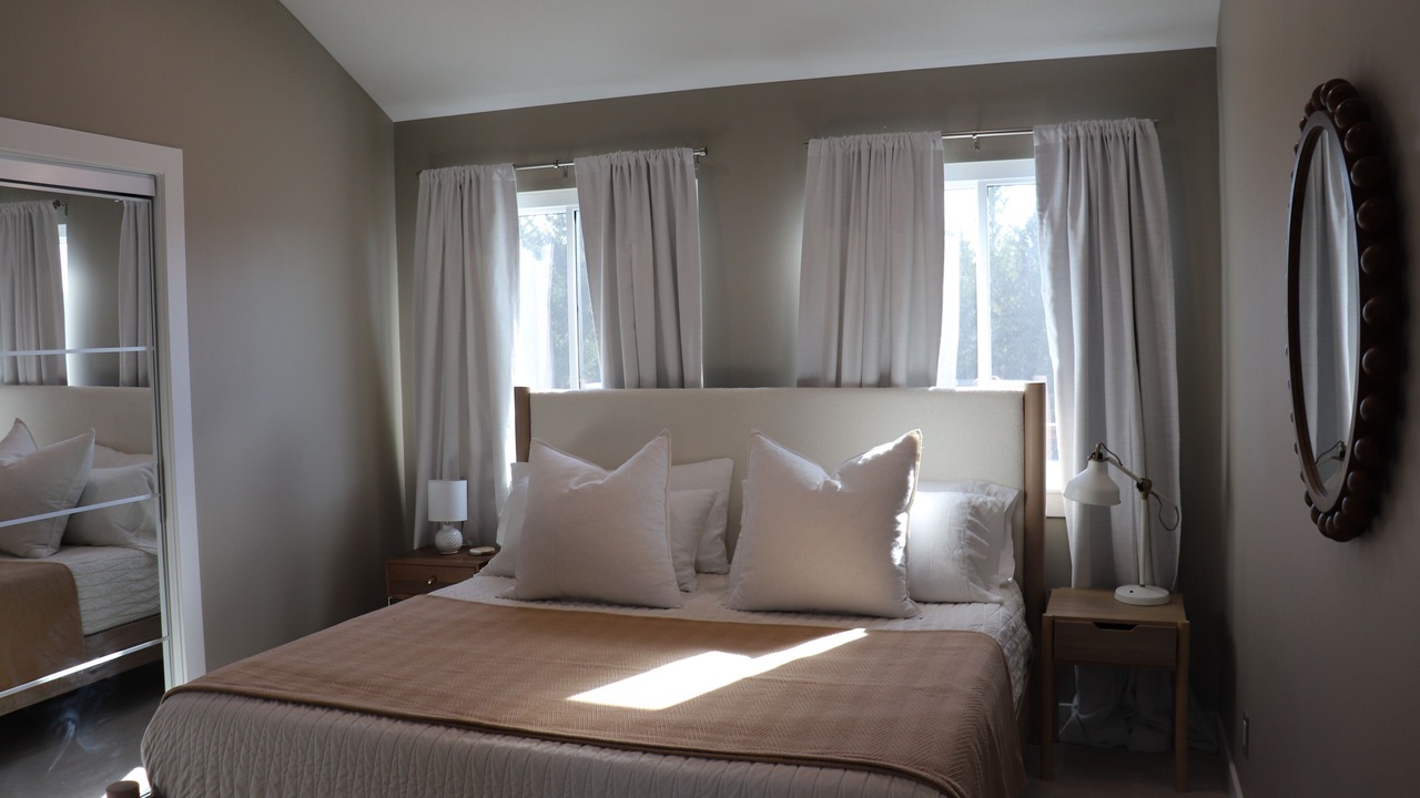 Photo of Bedroom in Linn Valley