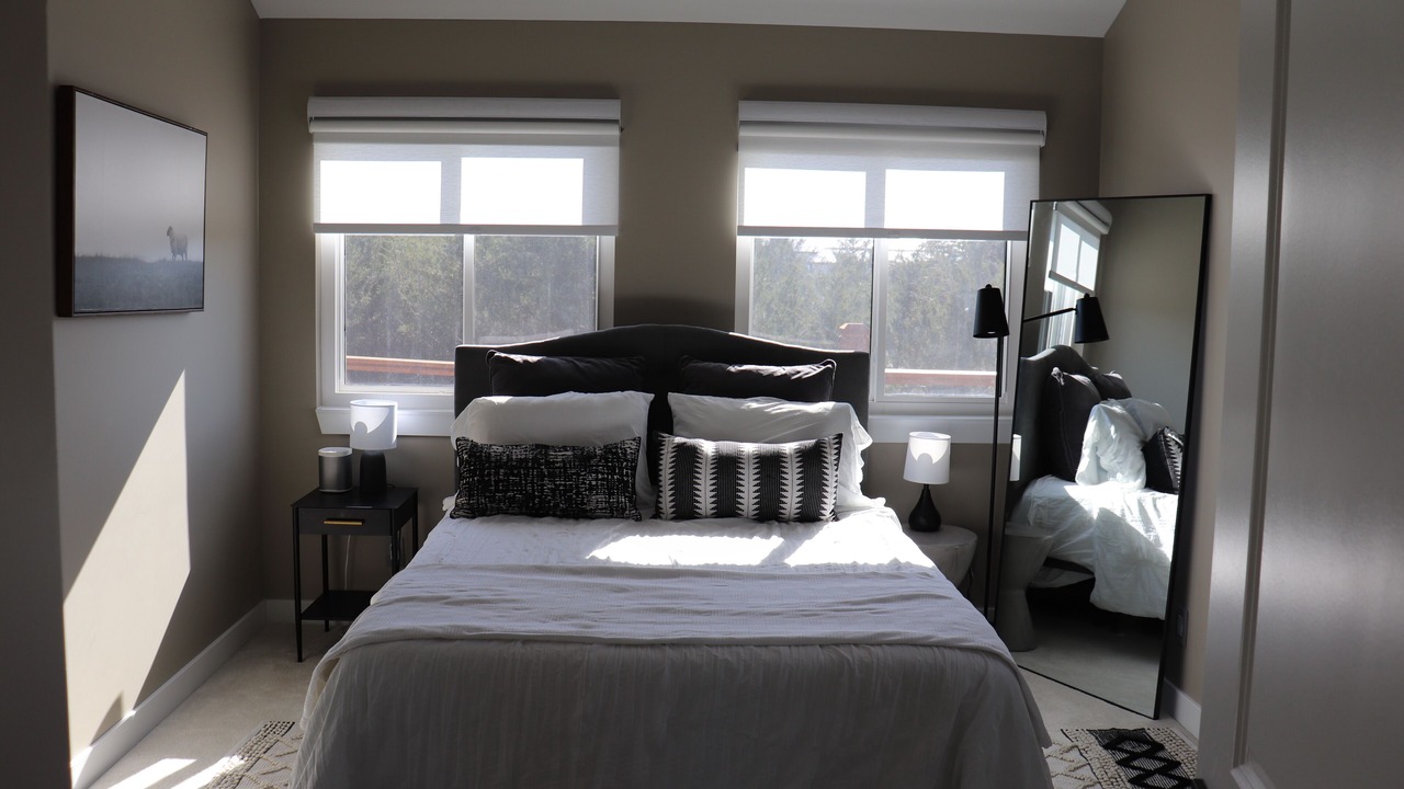 Photo of Bedroom in Linn Valley