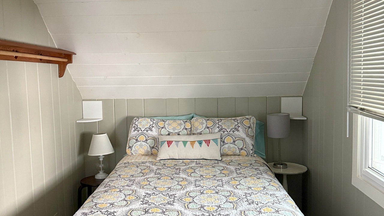 Photo of Bedroom in Solon Mills