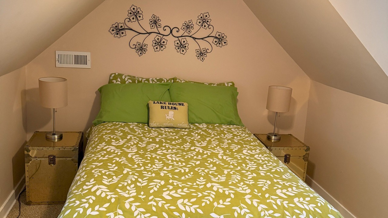 Photo of Bedroom in Solon Mills