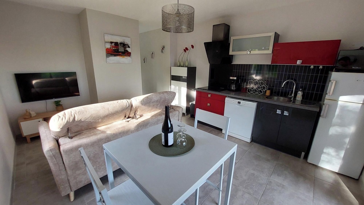 Photo of Livingroom in Saint Alban Auriolles