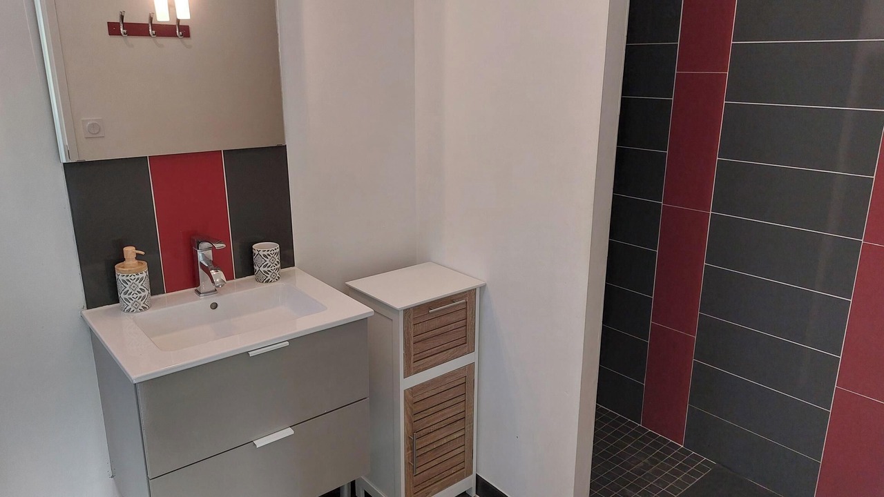 Photo of Bathroom in Saint Alban Auriolles