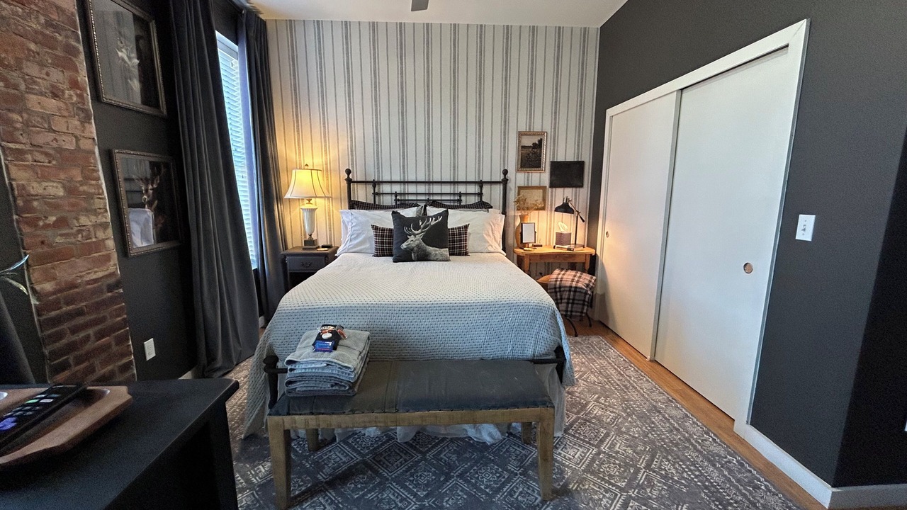 Photo of Bedroom in MLK University