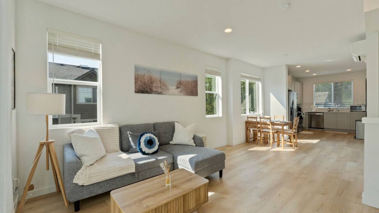 Photo of Livingroom in Olympic Hills