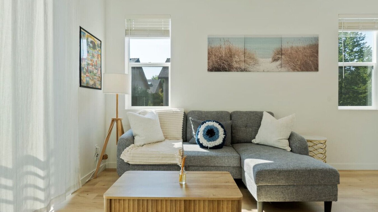 Photo of Livingroom in Olympic Hills