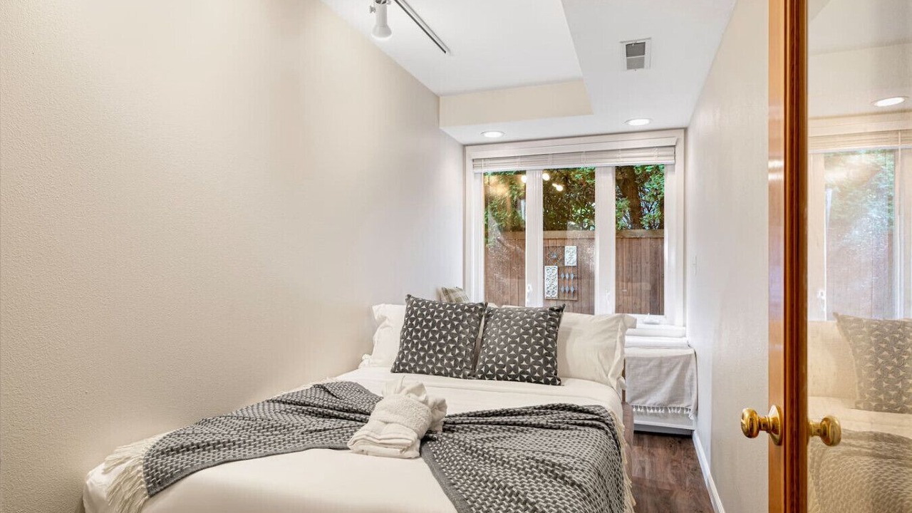 Photo of Bedroom in Mountlake Terrace