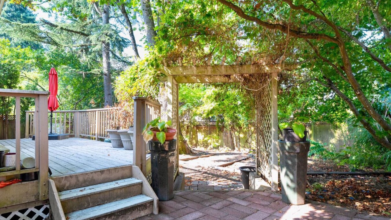 Photo of Patio Balcony in Mountlake Terrace