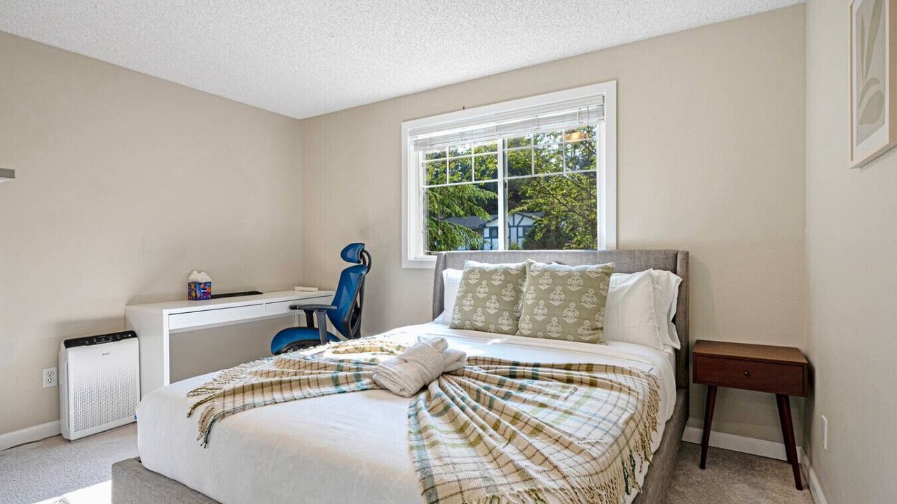 Photo of Bedroom in Mountlake Terrace