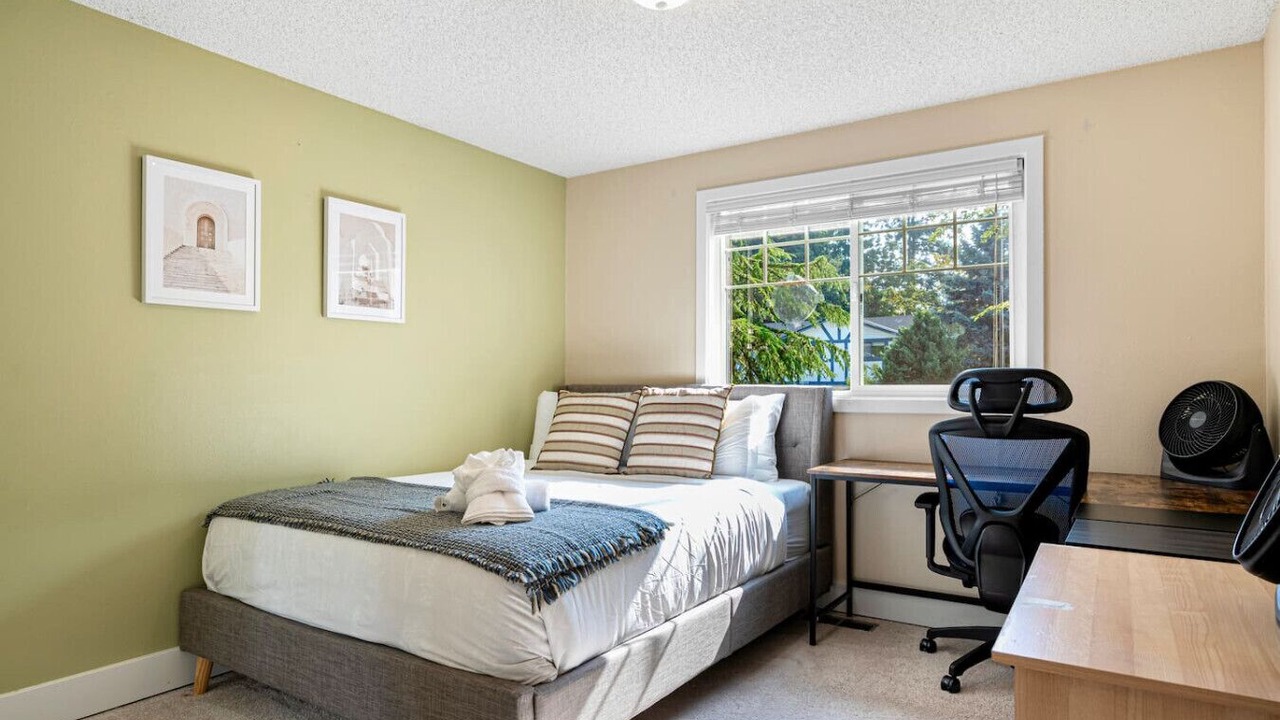 Photo of Bedroom in Mountlake Terrace