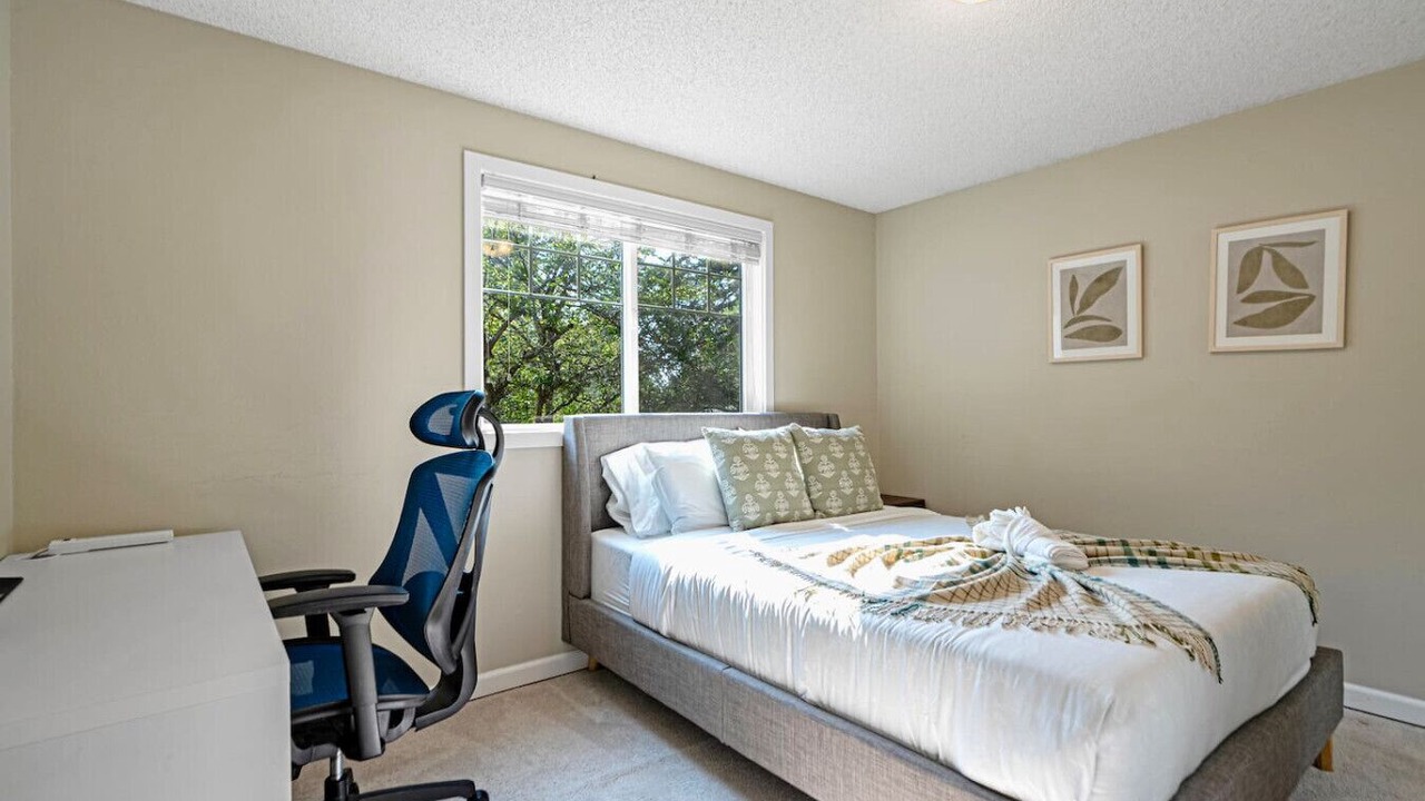 Photo of Bedroom in Mountlake Terrace