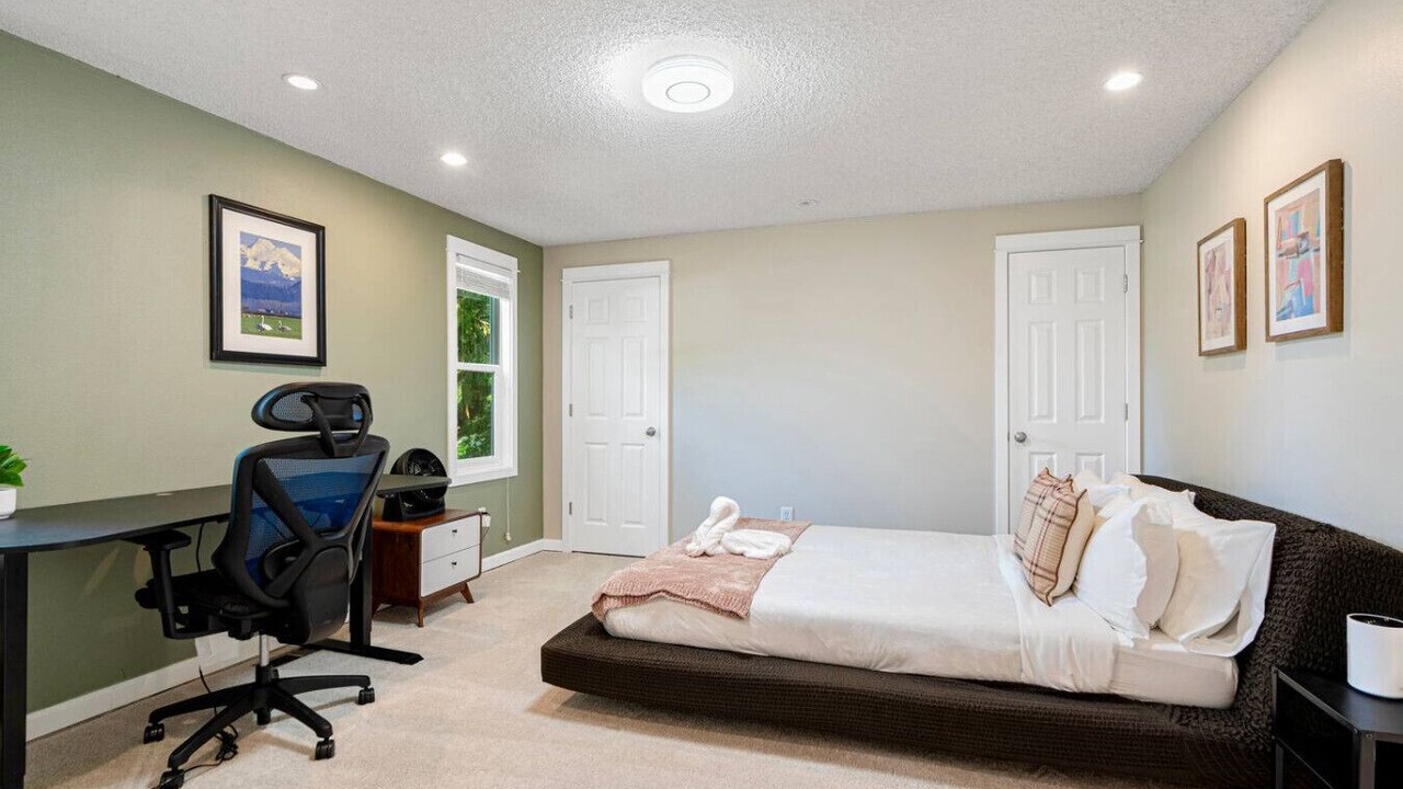 Photo of Bedroom in Mountlake Terrace