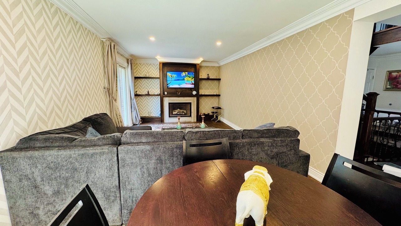 Photo of Livingroom in Newtonbrook