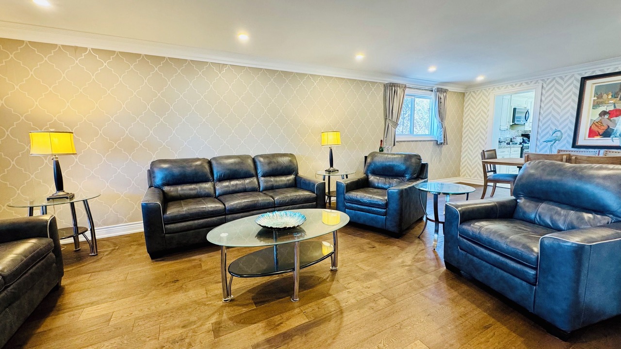 Photo of Livingroom in Newtonbrook