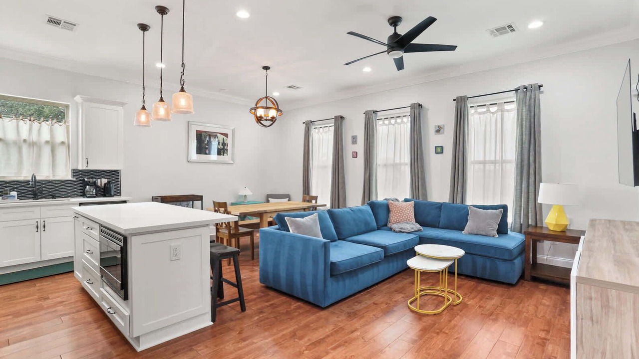 Photo of Livingroom in Seventh Ward