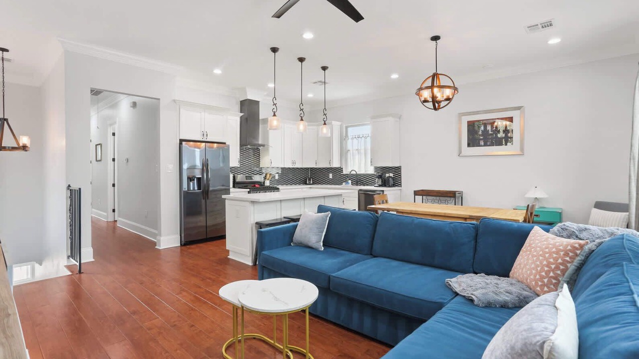 Photo of Livingroom in Seventh Ward