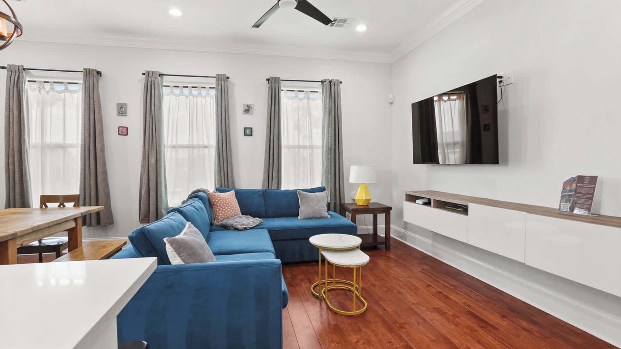 Photo of Livingroom in Seventh Ward