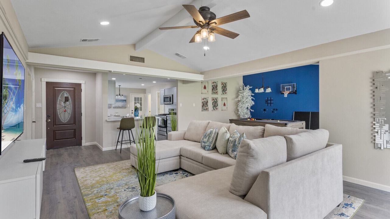 Photo of Livingroom in Spring Branch West
