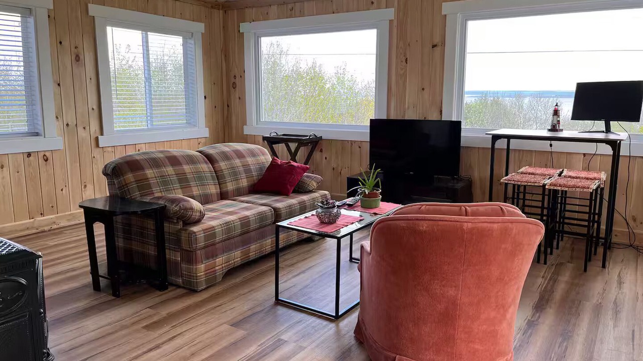Photo of Livingroom in St-Francois-de-l'Ile-d'Orleans