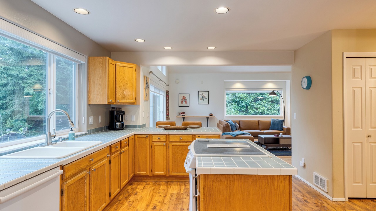 Photo of Others in Clinton