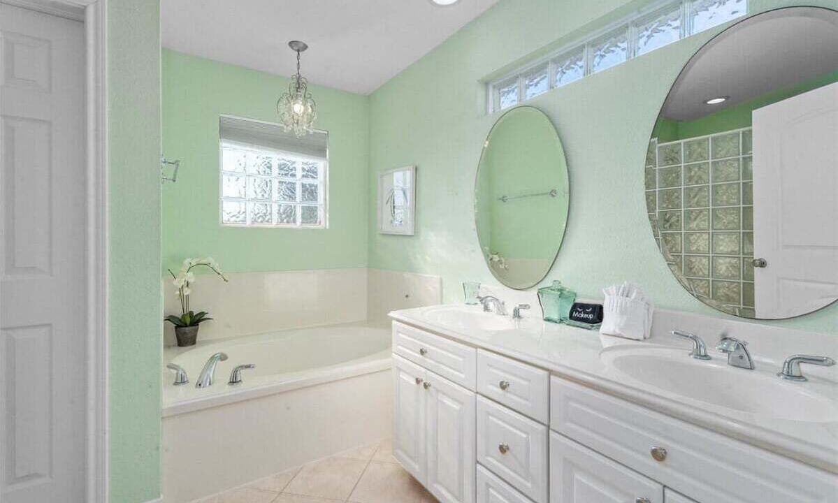 Photo of Bathroom in Pointe San Luis