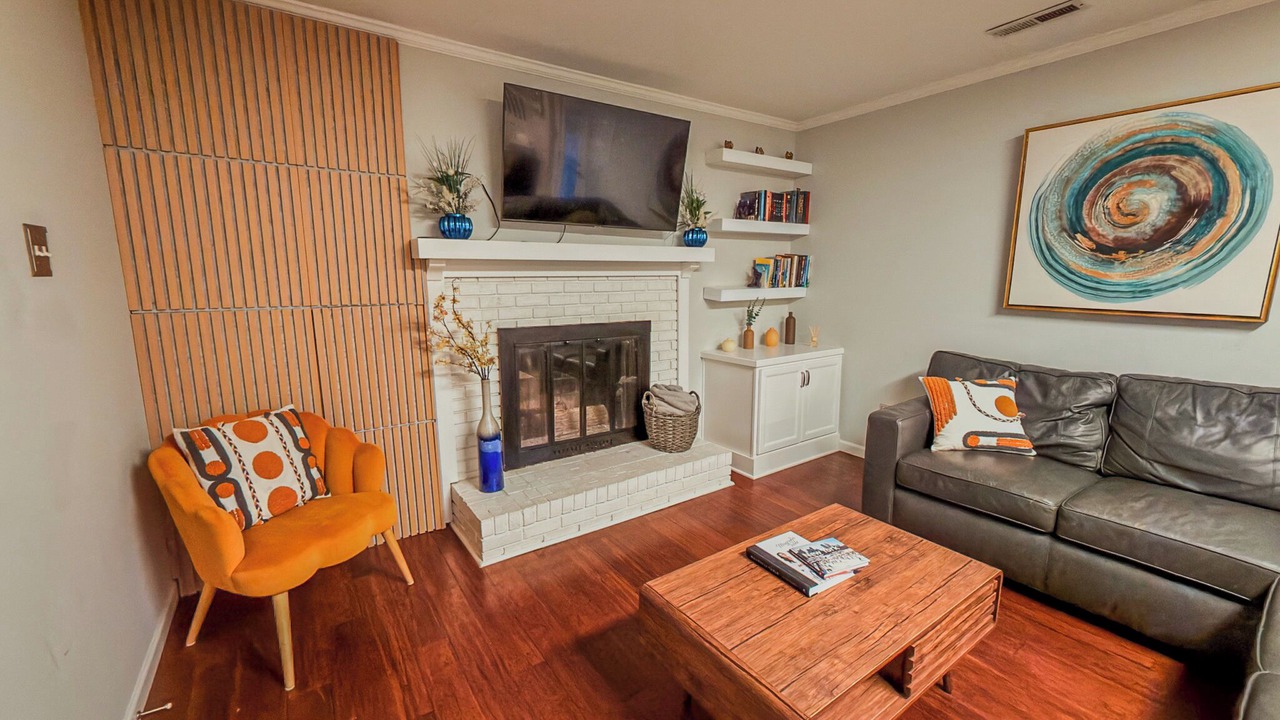Photo of Livingroom in North Raleigh