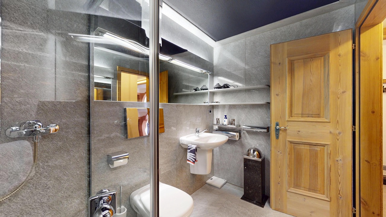 Photo of Bathroom in Silvaplana