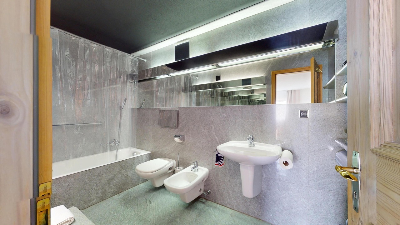 Photo of Bathroom in Silvaplana
