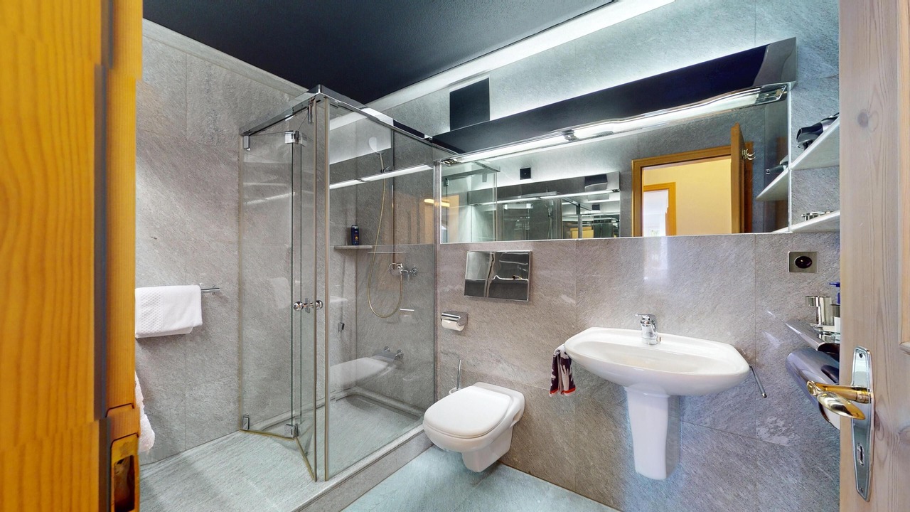 Photo of Bathroom in Silvaplana