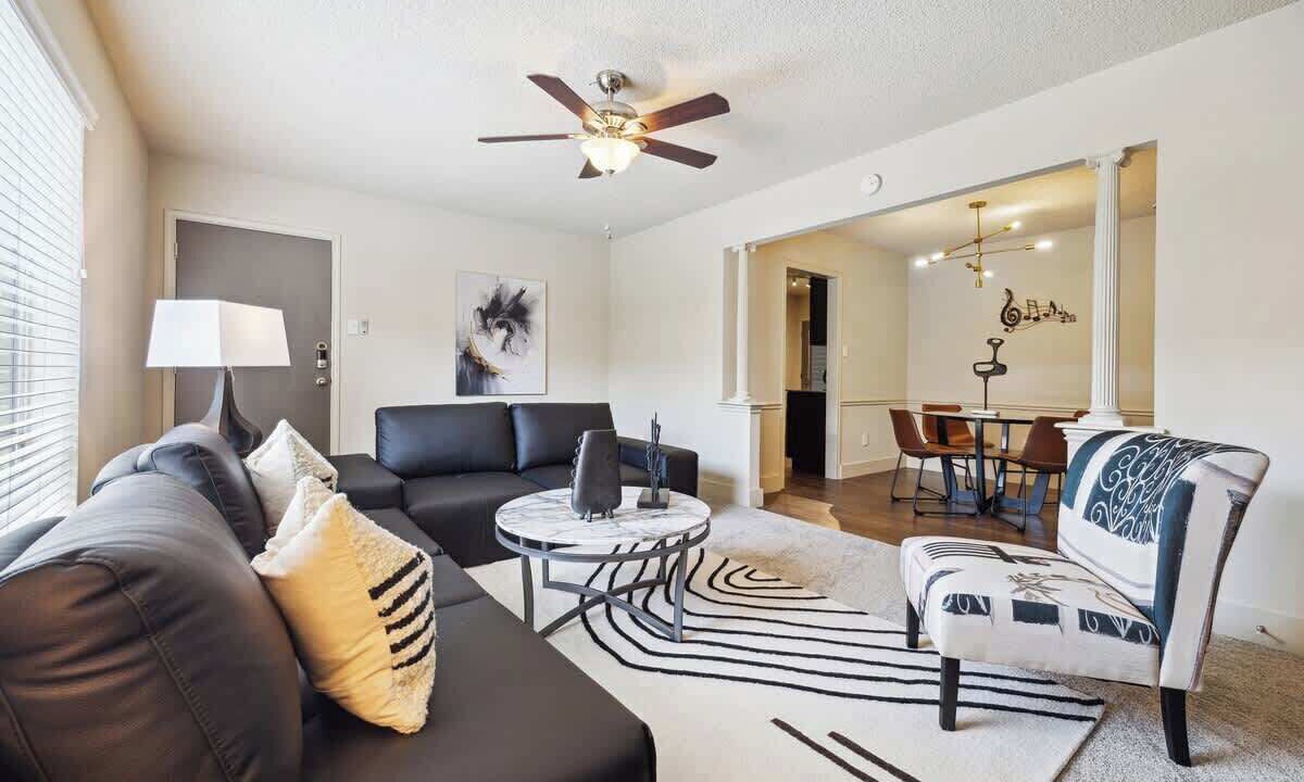 Photo of Livingroom in Uptown