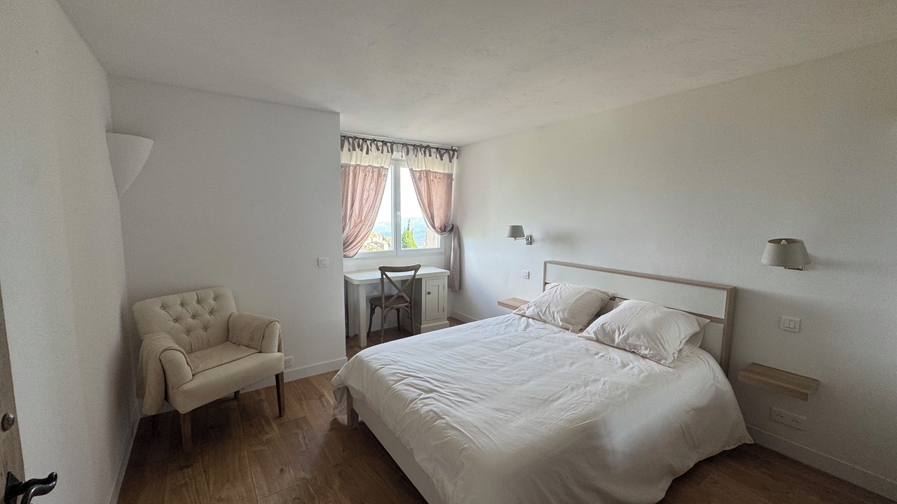 Photo of Bedroom in Saint-Vallier-de-Thiey