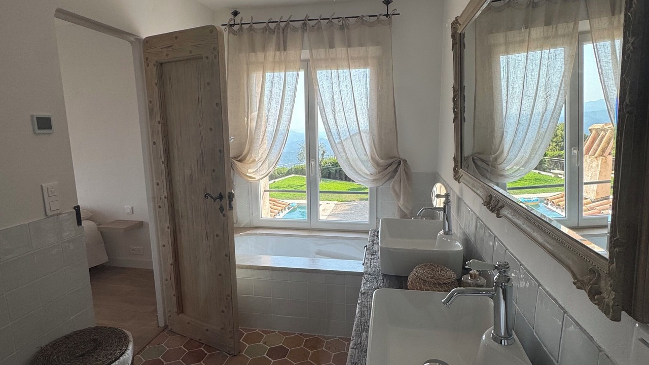 Photo of Bathroom in Saint-Vallier-de-Thiey