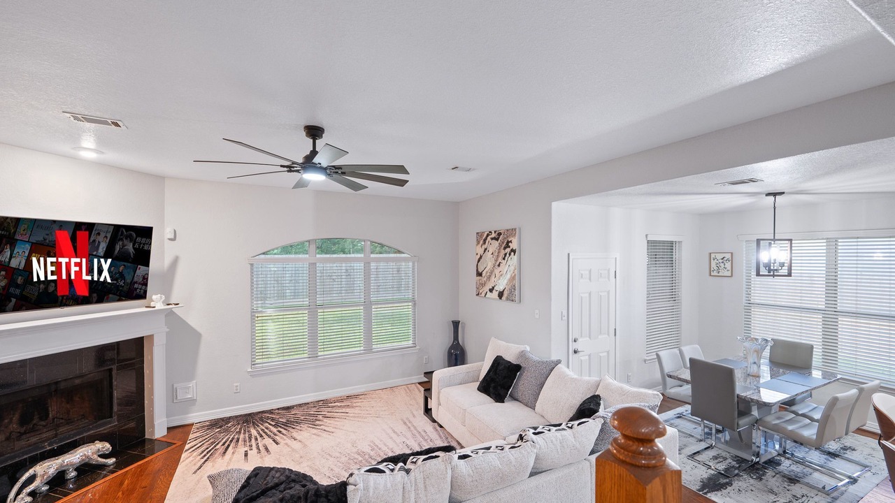 Photo of Livingroom in Spring