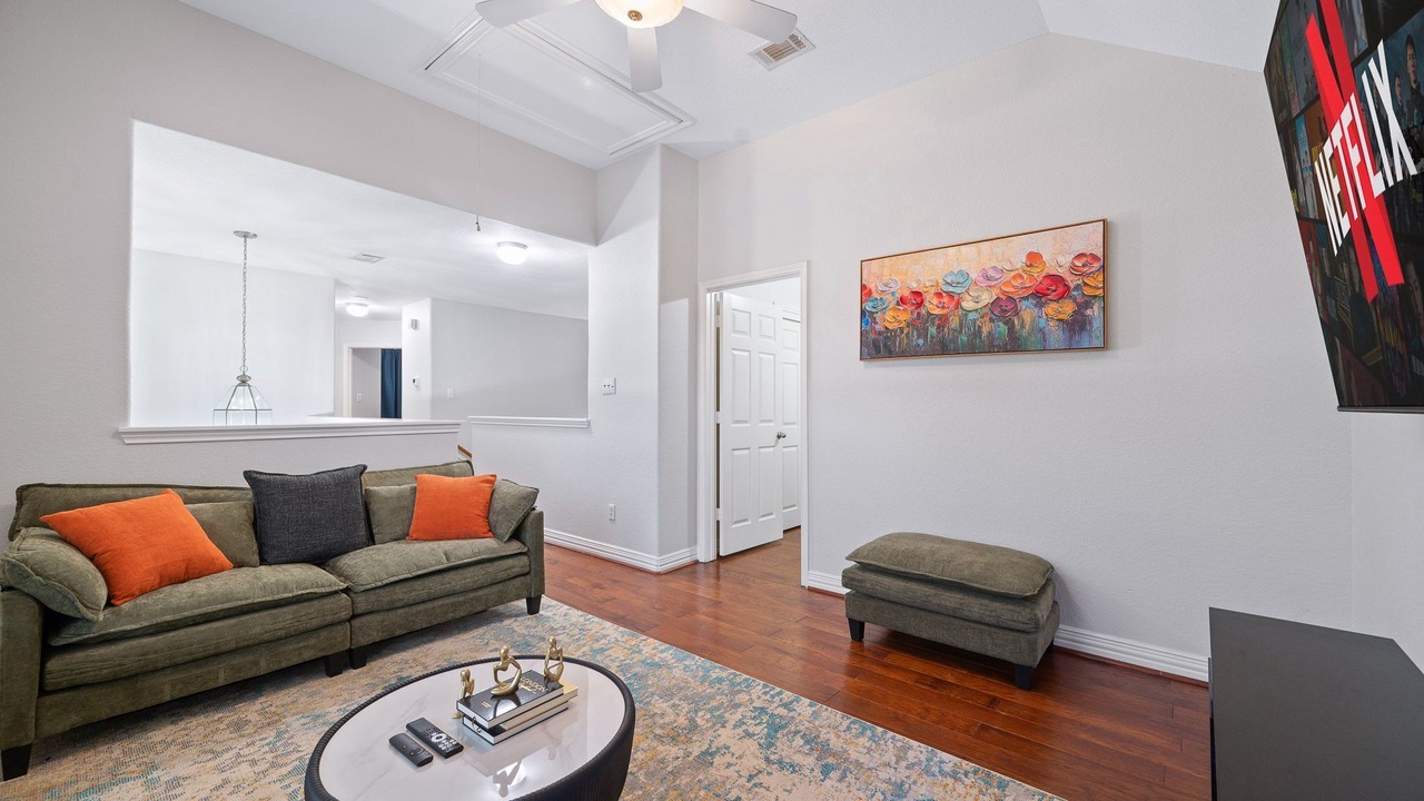 Photo of Livingroom in Spring