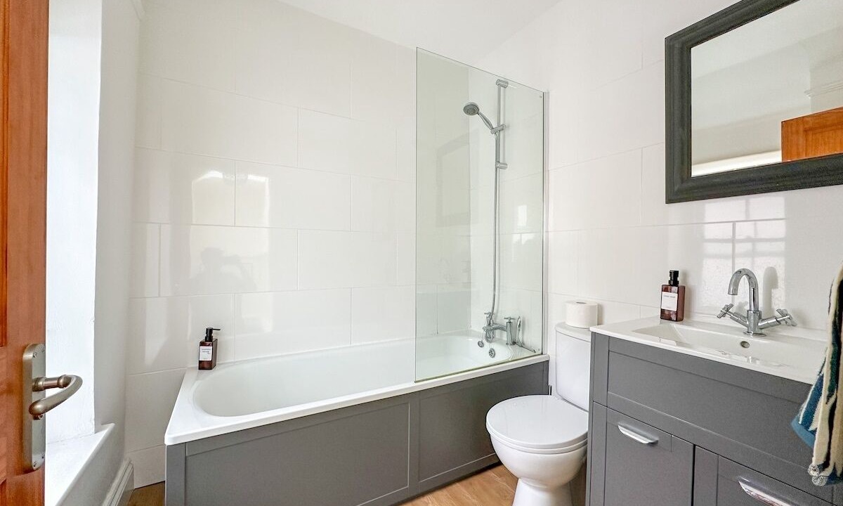 Photo of Bathroom in Cawsand