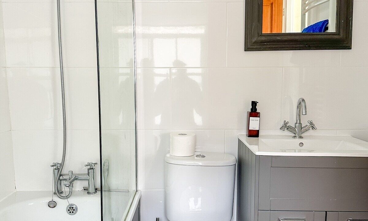 Photo of Bathroom in Cawsand