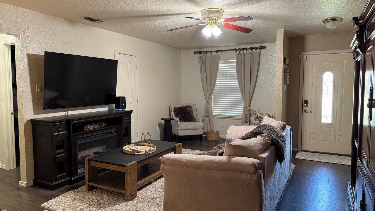Photo of Livingroom in Roswell