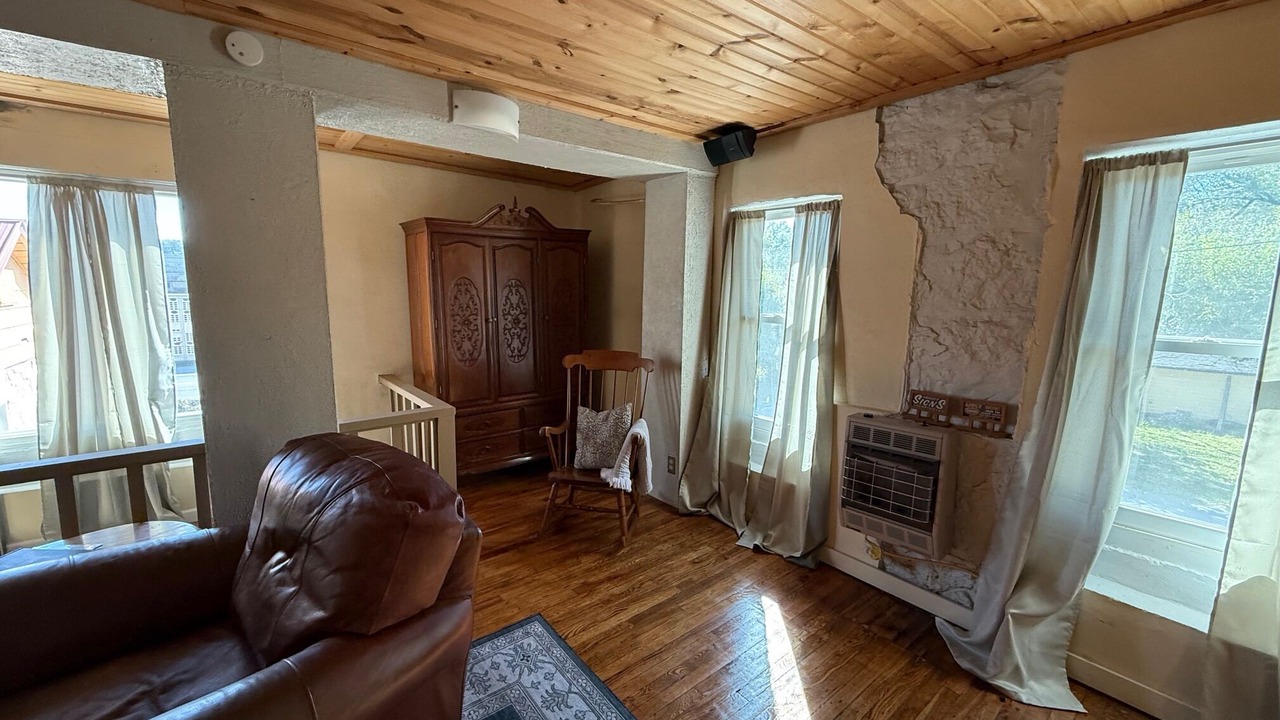 Photo of Livingroom in Berryville
