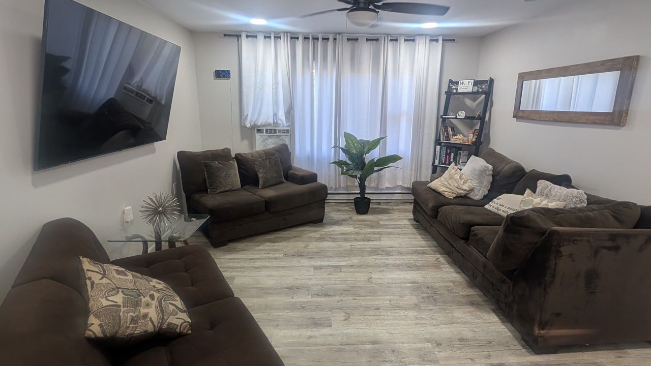 Photo of Livingroom in Pocono Mountain Lake